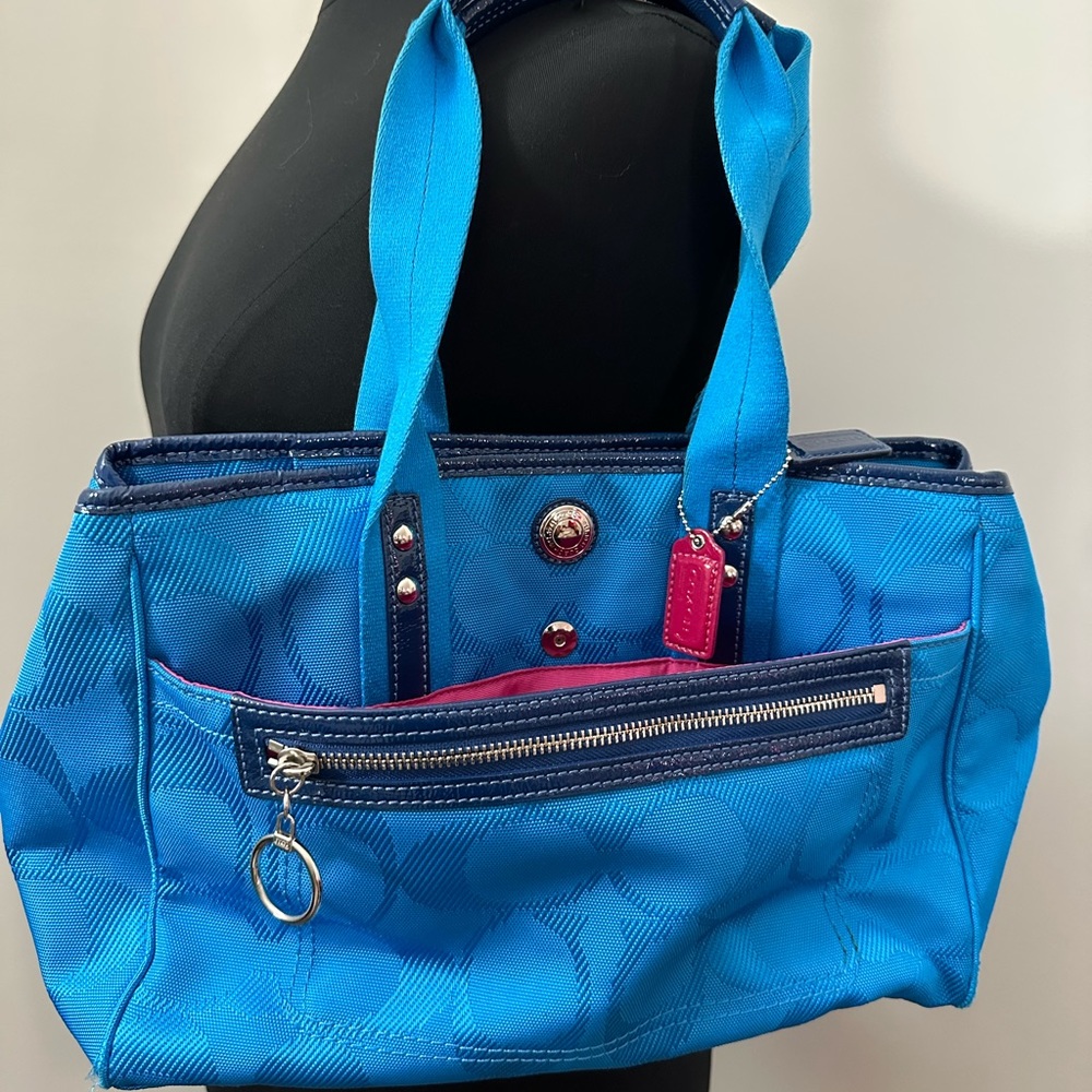Authentic Coach Bag, vintage and in good condition.